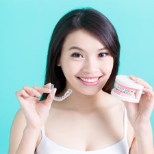 Teeth Straightening Convenient with Discreet Invisalign Braces
